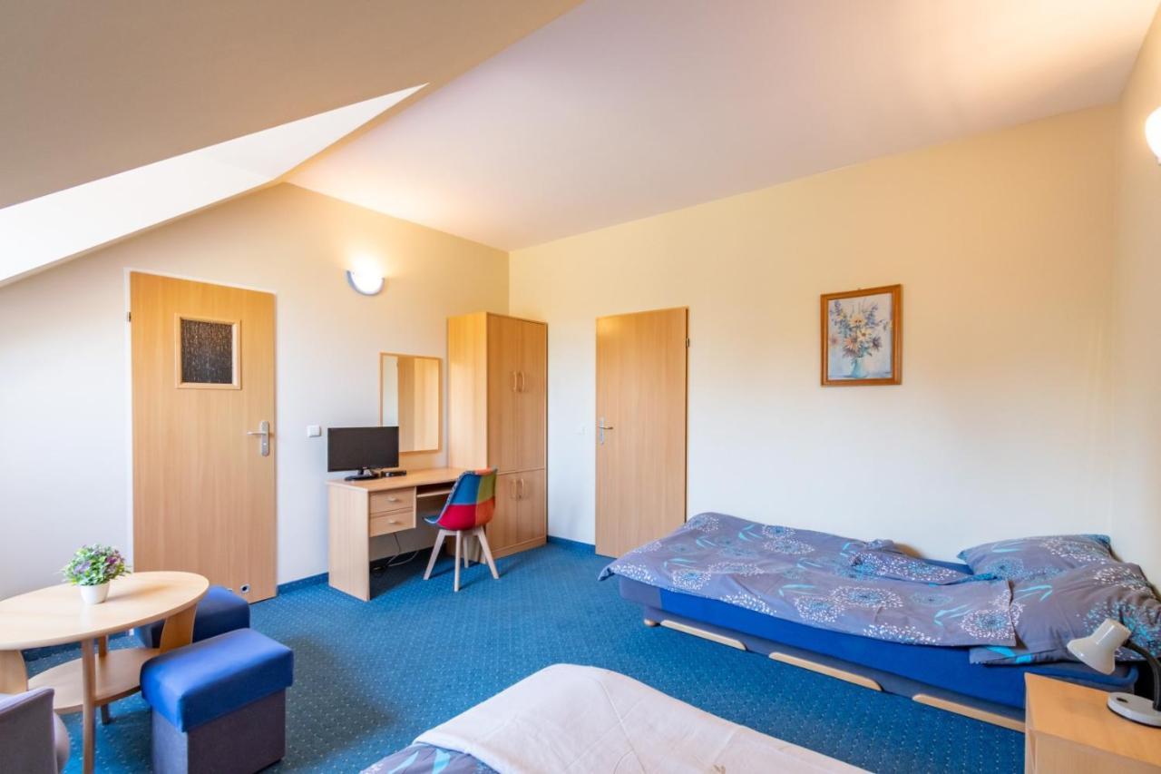 Hotel Pod Platanem à Rowy  Extérieur photo