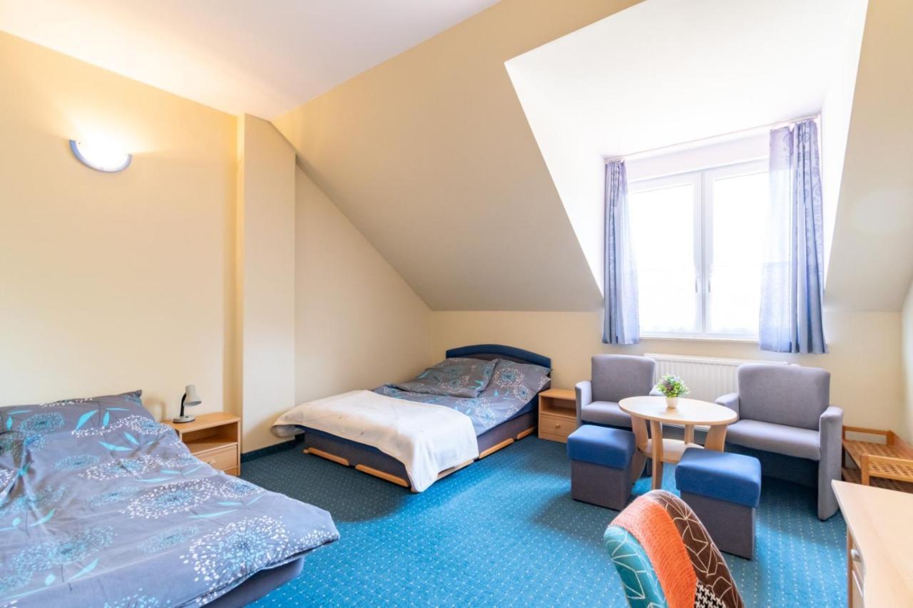 Hotel Pod Platanem à Rowy  Extérieur photo